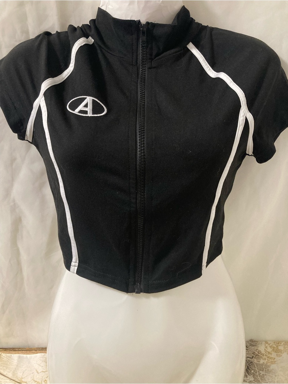 Women’s Black Cropped Zip Front Athletic Top Short Sleeve Mock Neck Y2K